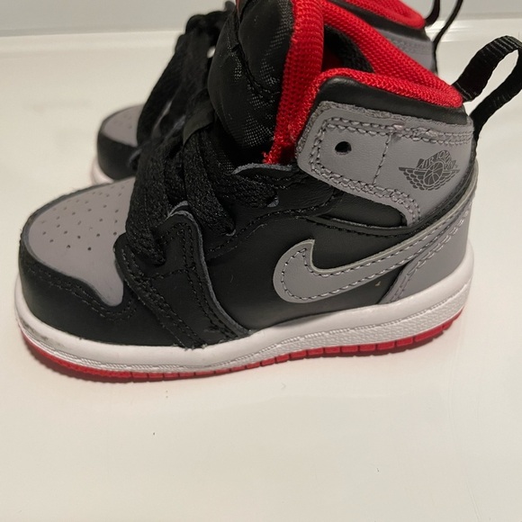 4C Jordan 1’s - Picture 3 of 6